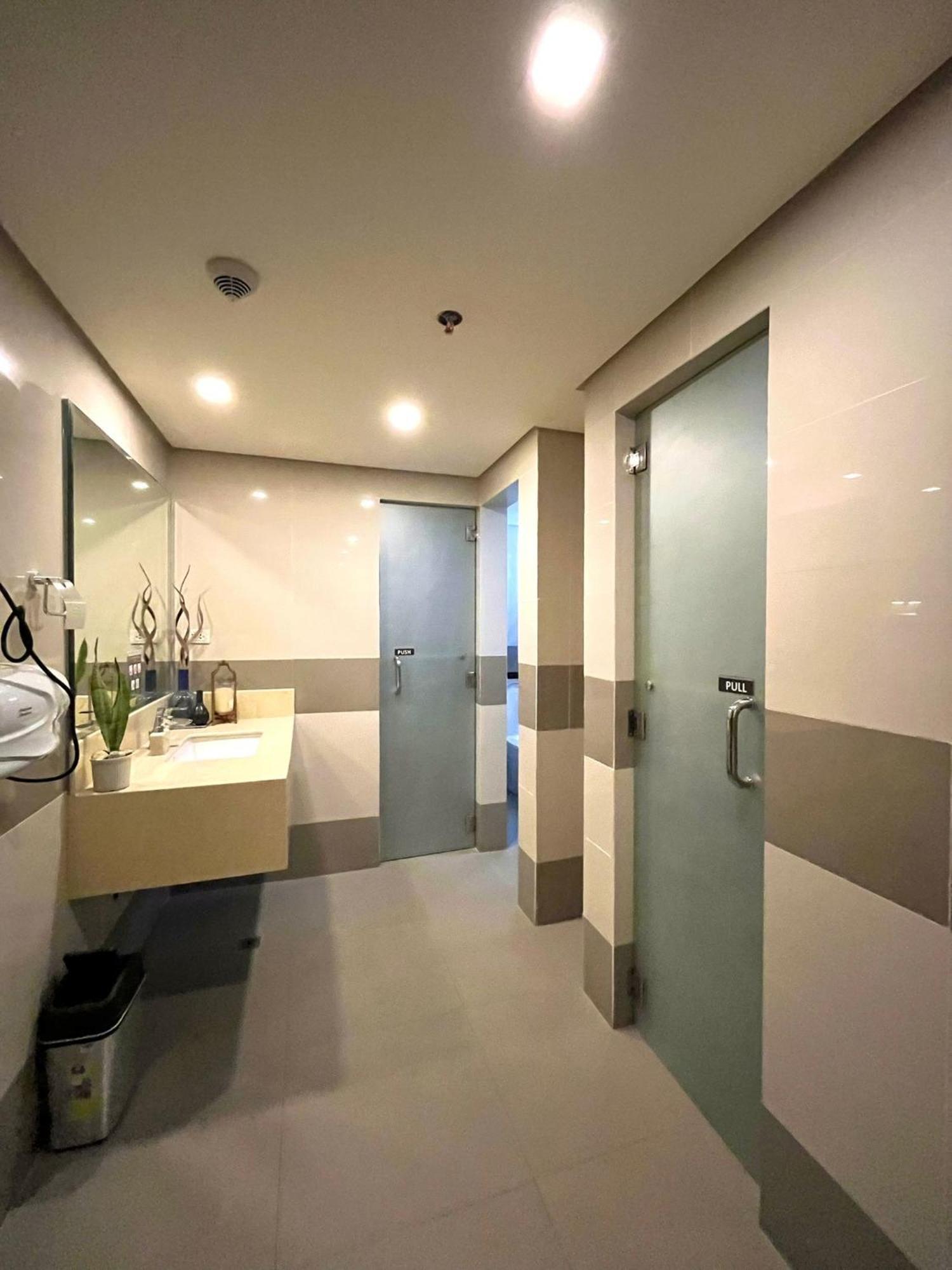 Studio At 81 Newport Boulevard Near Naia With Free Access To All Amenities Up To 2 Pax Manila Exterior foto